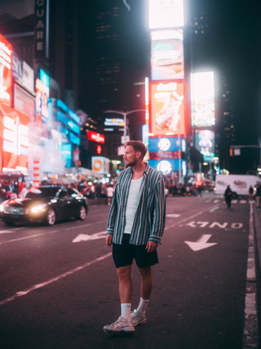 We should collectively strive for sexiness, not happiness. When you feel sexy, you automatically feel happier. It sounds easier to achieve. Special juicy bar lesson from @thisisdogan_