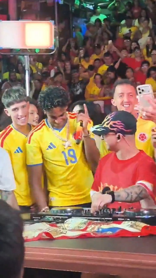 🇨🇴🎤 LAMINE YAMAL SE SUELTA EN MEDELLÍN. @juanjoguerrero