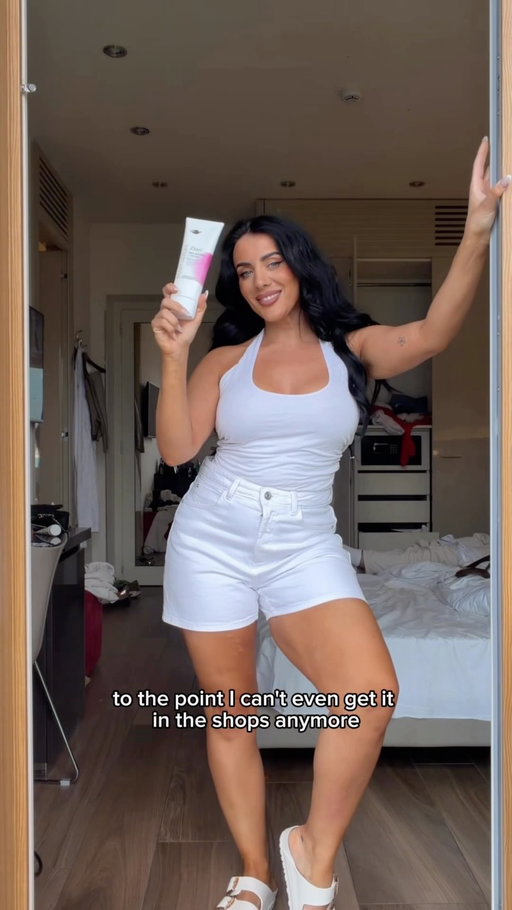 AD This summer I made a promise with @dove.uki that I will
Embrace my legs just in time for my Hen Do in Ibiza!! We have weeks left and I’m WEARING THE SHORTS .. and so are all of you! All thanks to Dove 🕊️ Pro Retinol + Firming Body Serum! I’ve been using it everyday after a shower and the instant glow it gives brings my legs to life! all while the active ingredients are lifting, Plumping and firming the skin 💕 #DoveBodySerums #NothingToHide
