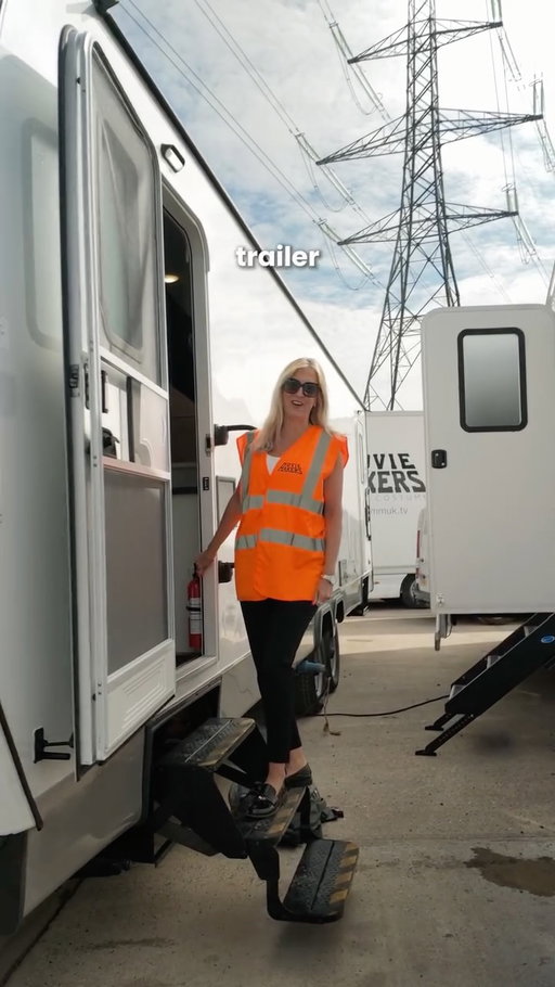 Inside the 2 Position artist trailer. 🛋️

Each side comes with:
❄️ Full air conditioning
🚿 Modern bathroom amenities 
💡 Professional make up stations with proper lighting
📺 HD TV
🧊 Integrated fridge & kitchen area 

Comfort, convenience, and everything your artists need on set. 🎬