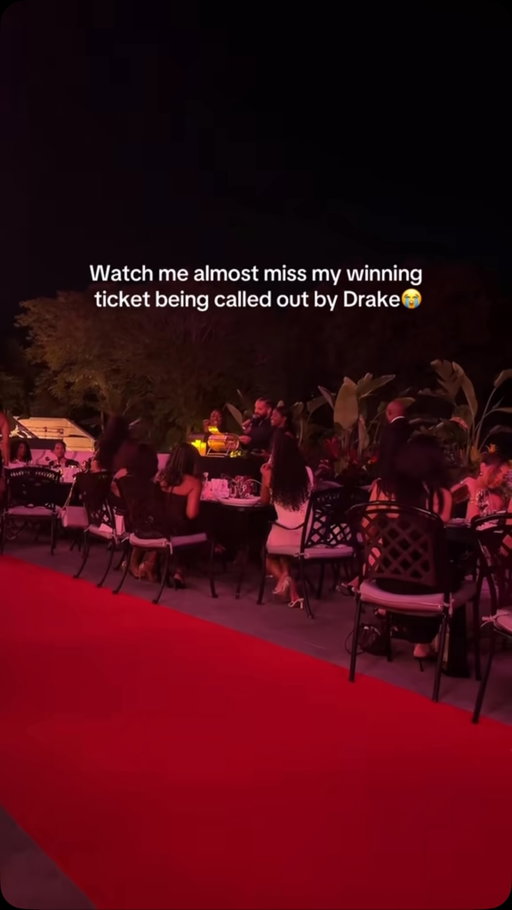 I was 5 seconds away from missing this 😅🙏🏽

#drake #toronto
