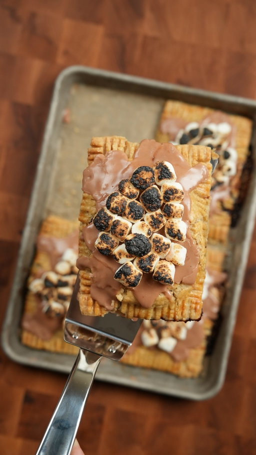 Making the s’mores pop tart the way it should’ve been in the beginning. Comment “s’mores”, and we’ll dm the recipe to you!