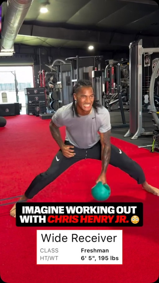 Ohio State’s Chris Henry Jr. is not your average freshman 😯🏈
 
Henry was the No. 1 WR in the SC Next Top 300 class of 2026.
 
(via @dylanbradley_13)