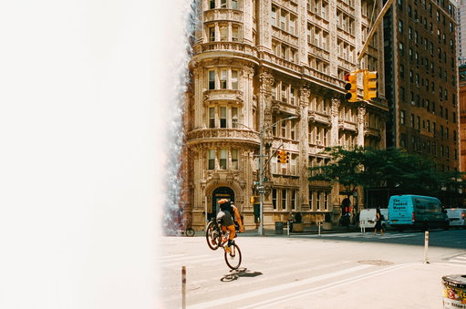 NY for 8 hours last week. Blasted a few rolls with some friends for the day. It was a mission! Lots to share! First frame was an absolute SNIPE for the first shot of the roll 🥳

Dev&Scan - @graination_official