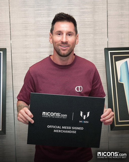 Germany 2006. South Africa 2010. Brazil 2014. Russia 2018. Qatar 2022. Canada, Mexico and United States 2026. Six FIFA World Cups. Relive the journey with my official FIFA World Cup™ signed collection - available only at Icons.com

Alemania 2006. Sudáfrica 2010. Brasil 2014. Rusia 2018. Qatar 2022. Canadá, México y Estados Unidos 2026.
Seis Copas del Mundo. Reviví todo el camino con mi colección oficial firmada de la Copa Mundial de la FIFA™. Disponible exclusivamente en Icons.com