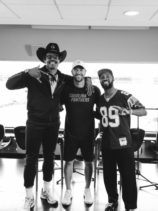Nothing but love. 💙🤟🏾

Appreciate the @panthers for welcoming 4th & 1 to Training Camp. Great conversations, great competition, and even better access!