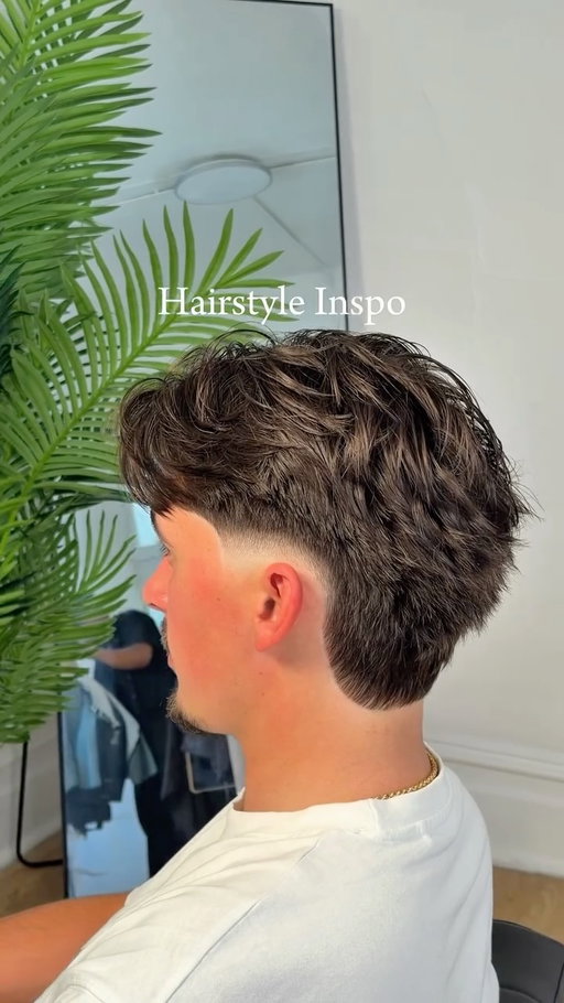 Show your barber and tell them⬇️

Mini burst lightly around ear (down to skin)
Rounded back (3 guard at bottom blended up)
Front cut just past eyebrows (styled middle part)
Feather razor to lighten and texturize

#middlepart #menshair #inspo