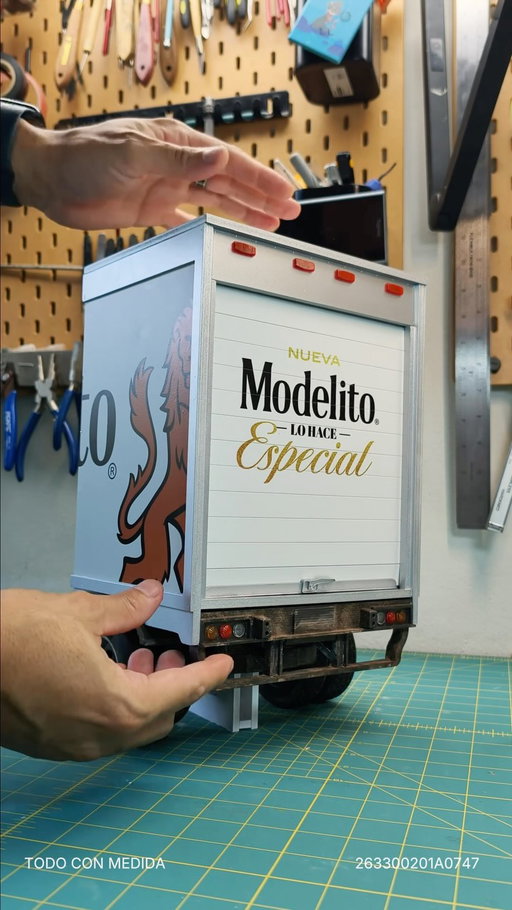 Hoy es el Día Internacional de la Cerveza, y siendo alguien que vive rodeado de miniaturas… era cuestión de tiempo para que la nueva Modelito terminara convertida en uno de mis proyectos.

#ModelitoLoHaceEspecial @cervezamodelomx