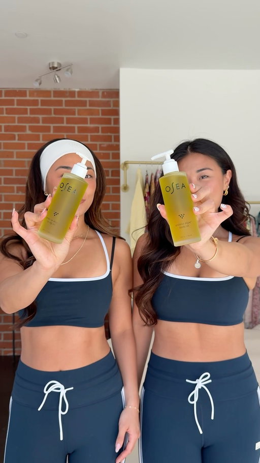 Twins don’t always love the same things… but that doesn’t apply when it comes to @oseamalibu. 🤍 Celebrating 30 years of OSEA with their iconic Undaria Algae Body Oil, the one we’ve both had in rotation forever. Same seaweed, same standards, since 1996. With my other half 🌊 #OSEAPartner #twinsofinstagram #identicaltwins #twinning