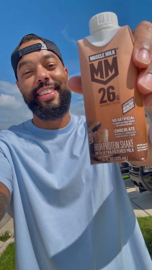 #MuscleMilk_Partner Walmart trips with 5 kids is basically cardio at this point. 😂🛒 But one thing I always make sure to keep stocked in our fridge for myself is @musclemilk 26g Chocolate 4-pack. Now available at your local @walmart
