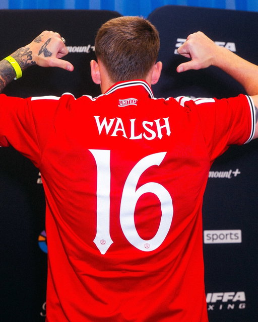 Another new jersey for the KING 👑 

@KingCallumWalsh 🤝 @ManUTD 

#ZuffaBoxing10 | SAT AUG 8