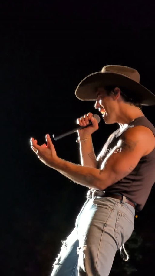 burnin' up, burnin' up, for you baby 🔥 

#jonasbrothers #bootsandhearts #joejonas
#cowboyjoe