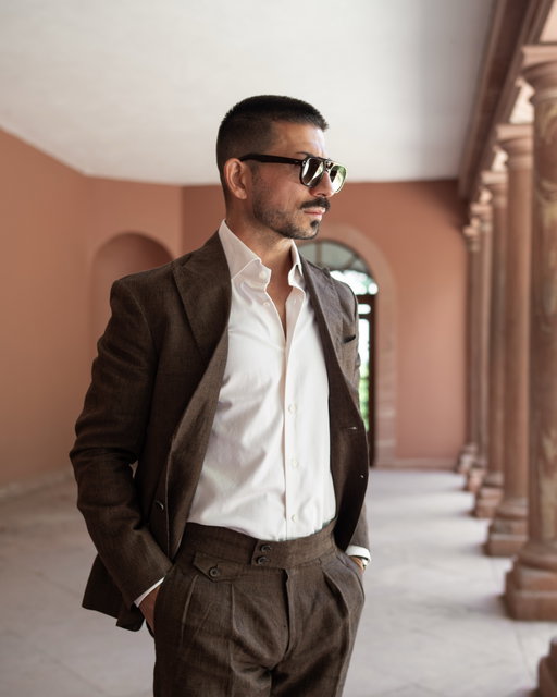 There’s something unmistakable about a suit that feels like it was made for you — because it was.

This Made-to-Measure suit by @studiosuits is all about understated luxury: rich brown tones, refined texture and a silhouette defined by precision rather than excess.

Paired with a @nomos_glashuette timepiece, the look comes down to what true elegance is about: quality, proportion and attention to detail.

No loud logos. No unnecessary statements.
Just timeless menswear, tailored properly.

Because luxury isn’t about being noticed by everyone.
It’s about being remembered by the right ones.

What does your definition of timeless luxury look like?

#MensFashion #LuxuryMenswear #TailoredStyle #QuietLuxury #MensStyle

The details make the difference.

A true Milanese buttonhole is one of those subtle tailoring details you might not notice at first glance — but once you do, you’ll never look at a lapel the same way.

Hand-finished, slightly raised and effortlessly refined.
Quiet luxury, stitched into every detail.

This watch on the wrist brings a distinctly German expression of elegance to the look: clean lines, understated proportions and a timeless design that doesn’t need to compete for attention.

The crisp white dial against the dark leather strap creates the perfect contrast to the rich brown tailoring — refined, minimal and effortlessly sophisticated.

A watch for those who understand that the finest details are often the quietest ones. ⌚