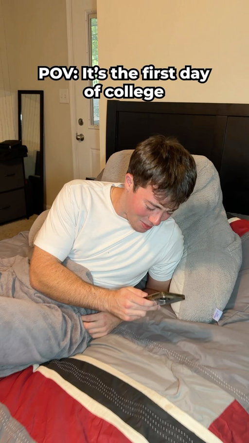 The first day of college is always a mess. Make sure you’re prepared for it by using Papatui in your daily routine! @papatui_ #PapatuiPartner #college #collegehumor #firstday #school