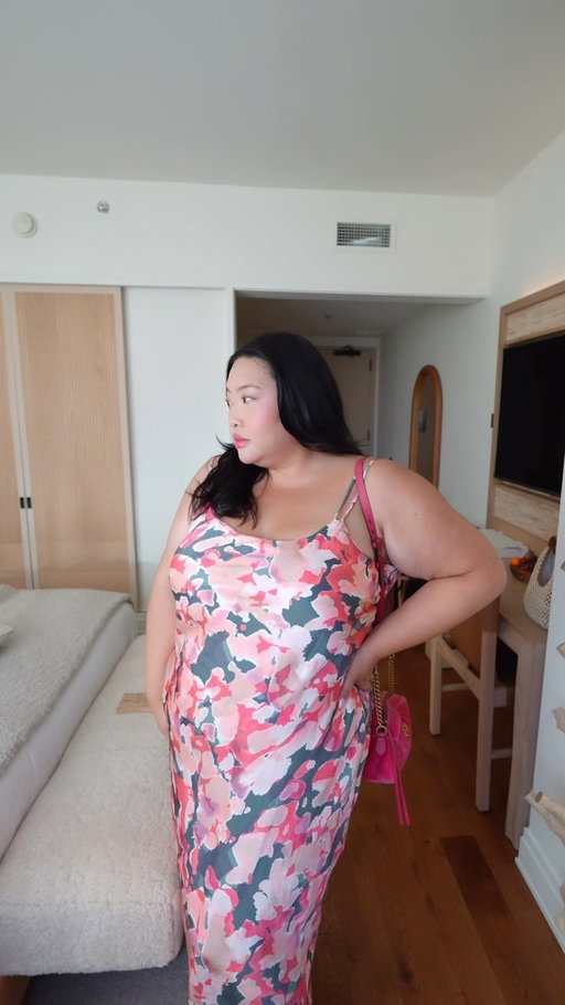 Even with full closets why can’t I find anything to wear?! 👀❤️‍🔥 @armoire.style @armoire.go has been so great for someone like me! #gifted 

Thanks for picking this dress out @styledwithveronica 💕

⭐️ Use code VANESSA at checkout for up to 60% off your first month + free bonus items
