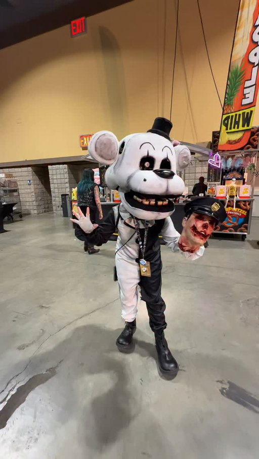 Freddy Fazbear meets Art the Clown. 😳🔪

This Five Nights at Freddy’s x Terrifier cosplay mashup is absolutely wild. The black-and-white Art look, Freddy head, and that severed security guard head take it to another level.

Would you survive one night with THIS Freddy? 👀

#FiveNightsAtFreddys #FNAF #FreddyFazbear #Terrifier #ArtTheClown