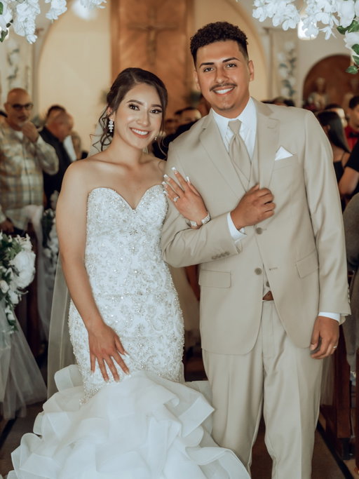 Never posted these from our wedding day but they most definitely deserve to be here ⛪️💍💐
May 14, 2022 the day we said yes to each other forever and more ♾️ I love every instant of this life by your side! ❤️

📸: @luismilanp 

#explore #weddingday #married #couples #couplegoals