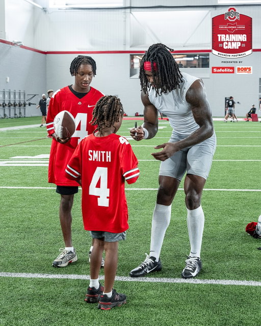 Having some fun with Buckeye Nation at training camp this week 😁

#GoBucks | @mybobs | @safelite