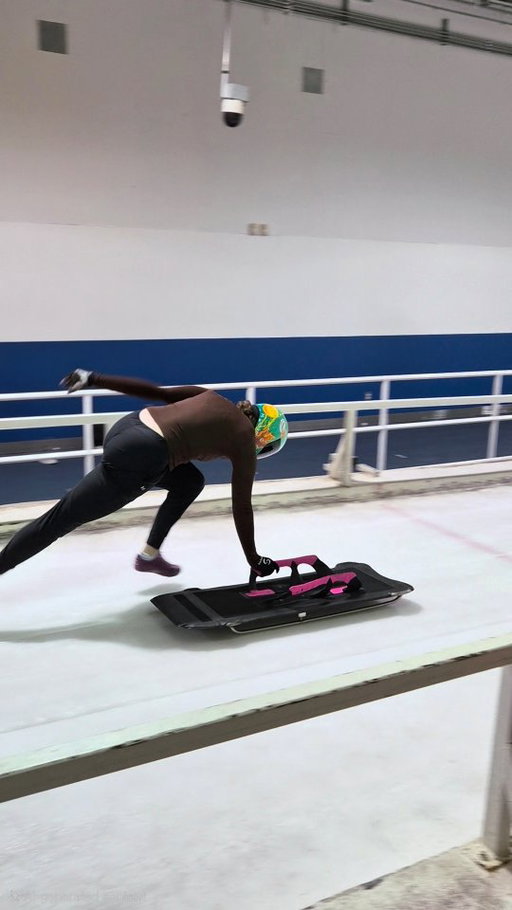 Running into the weekend like 🏃‍♀️🛷💨

#skeleton #sport #teamcanada #training #wintersport