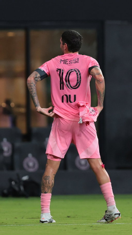 Casemiro finds Rodrigo De Paul, who finishes from just outside the box 🎯

Y un mensaje solidario para el 10 🩷

#LeaguesCu2026
