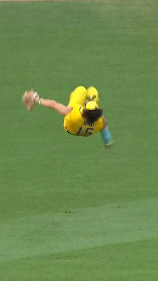 RAC just pulled off one of the greatest trick plays OF ALL TIME 🤯

#bananaball #savannahbananas #baseballplayer #sctop10