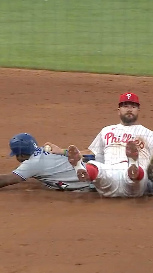 Kyle Schwarber ran down and tackled Blue Jays’ Jesus Sanchez to complete the pick off 

#baseball #phillies #bluejays #sports #mlb
