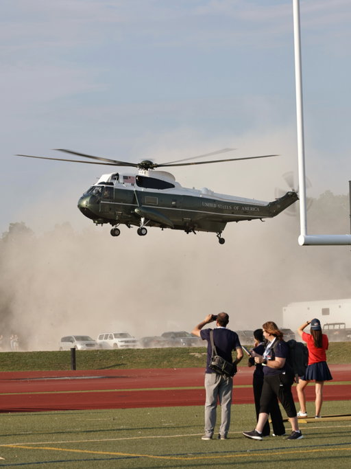 Tonight, Marine aircraft swept into the 2026 Patriot Games. Among them, an MV-22 Osprey and a VH-3D Sea King, known as Marine One when the President is on board. 🇺🇸
