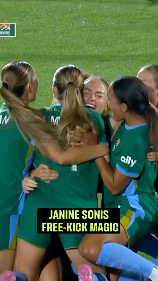 A stoppage-time BEAUTY to win the game and Janine Sonis’ eighth of the season 🤌