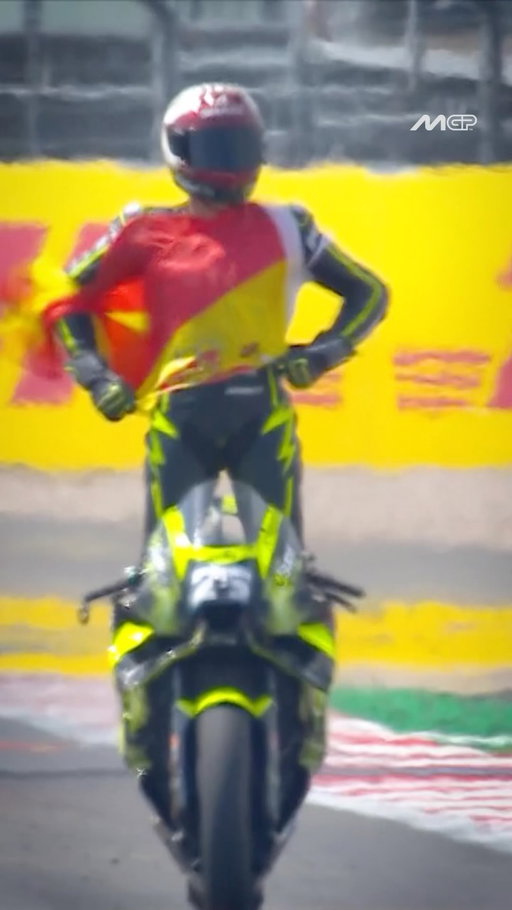 Putting Spain on top of the World on two wheels too! ⚽️ 🏍️

#BritishGP🇬🇧