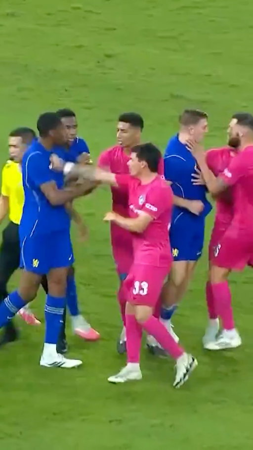 Tonight’s match between @chelseafc and @officialjohor has certainly been a friendly by name only 😤

Tensions again boiled over between the two sides after this late challenge on Liam Delap, with players and coaching staff getting involved 👀

Watch the Winter Festival of Football live and exclusive on Paramount+ 📺