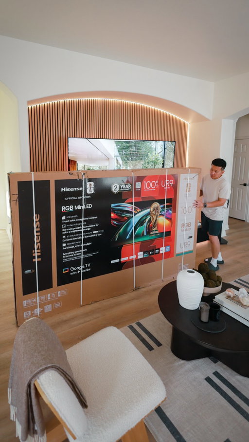 I got another 100-inch TV

This is the @hisense_usa 100” UR9 RGB MiniLED and it’ll be replacing the current 100” U7 on the wall. Unboxing coming soon!

100UR9 Specs:
↳ 100” 4K
↳ RGB MiniLED
↳ 180Hz Refresh Rate
↳ 6.2.2 Devialet Tuned Surround
↳ Google TV with Gemini Interactive AI
↳ IMAX Enhanced
↳ Dolby Vision 

🤝 Appreciate Hisense for making this happen!

#hisense #100TV #RGBMiniLED