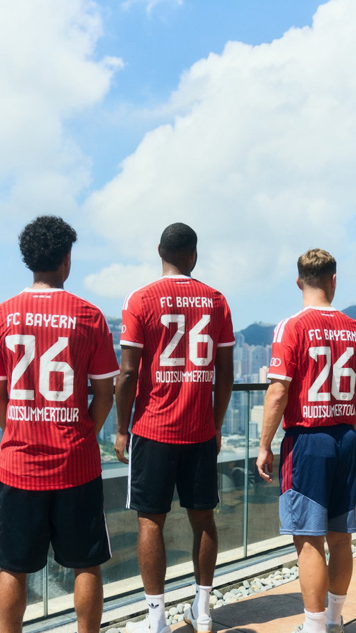 Get new team insights from our "This or That – Audi Summer Tour edition" with Josh, Jona and Nene in Hong Kong. ⤵️ Who gets Nene’s vote for 𝒃𝒆𝒔𝒕 𝑫𝑱?🎧
 #AudiFCBTour
 
 𝖠𝗎𝖽𝗂 𝖱𝖲 𝖾-𝗍𝗋𝗈𝗇 𝖦𝖳: 𝖯𝗈𝗐𝖾𝗋 𝖼𝗈𝗇𝗌𝗎𝗆𝗉𝗍𝗂𝗈𝗇 (𝖼𝗈𝗆𝖻𝗂𝗇𝖾𝖽): 21.1 – 18.4 𝗄𝖶𝗁/100 𝗄𝗆, 𝖢𝖮₂ 𝖾𝗆𝗂𝗌𝗌𝗂𝗈𝗇𝗌 (𝖼𝗈𝗆𝖻𝗂𝗇𝖾𝖽): 0 𝗀/𝗄𝗆; 𝖢𝖮₂ 𝖼𝗅𝖺𝗌𝗌: 𝖠.​ 𝖳𝗁𝖾 𝖽𝖾𝖼𝖺𝗅 𝗈𝖿 𝗍𝗁𝖾 𝗏𝖾𝗁𝗂𝖼𝗅𝖾 𝗂𝗅𝗅𝗎𝗌𝗍𝗋𝖺𝗍𝖾𝖽 𝗂𝗌 𝖼𝗎𝗋𝗋𝖾𝗇𝗍𝗅𝗒 𝗇𝗈𝗍 𝖺𝗏𝖺𝗂𝗅𝖺𝖻𝗅𝖾 𝖾𝗂𝗍𝗁𝖾𝗋 𝖺𝗌 𝗌𝗍𝖺𝗇𝖽𝖺𝗋𝖽 𝗈𝗋 𝗈𝗉𝗍𝗂𝗈𝗇𝖺𝗅 𝖾𝗊𝗎𝗂𝗉𝗆𝖾𝗇𝗍.​