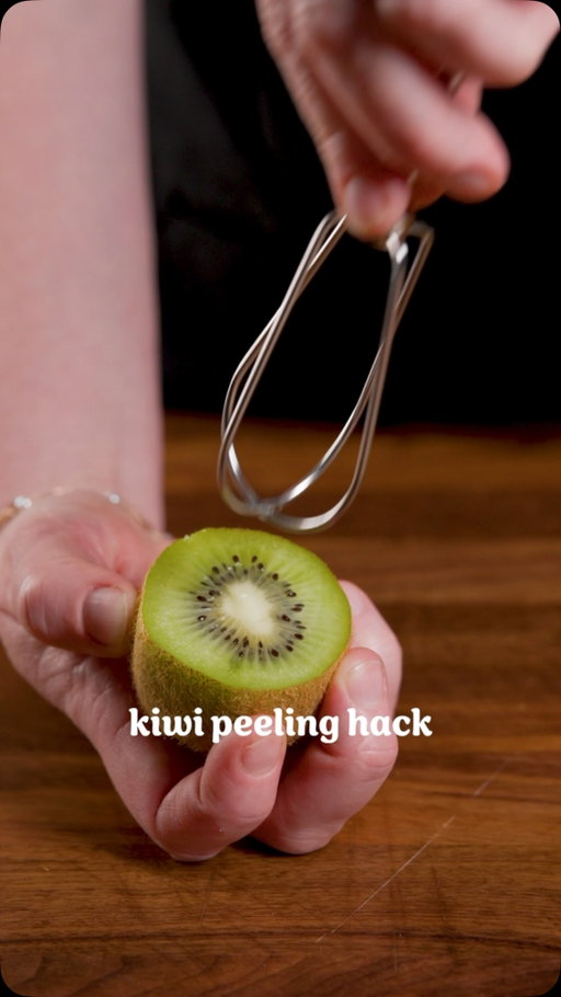 Peeling a kiwi just got that much easier! 🥝