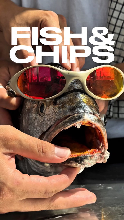 Fish & chips @oishimate ?

A fun take on a British classic, collar fish & chips with a sort of tempura beer batter, nori pomme paille & shiso tartare. 💃

Track ID: Meiko Nakahara - Fantasy

#fishandchips #tempura #tartare