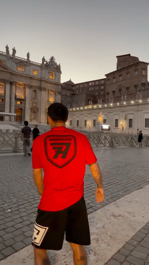 Standard tourist activities 🤪🔥

ICYMI our Italy Touchdown Tour vlog trailer is live on YouTube! Tap in and get ready for Episode 1 dropping 8/14 🏛️