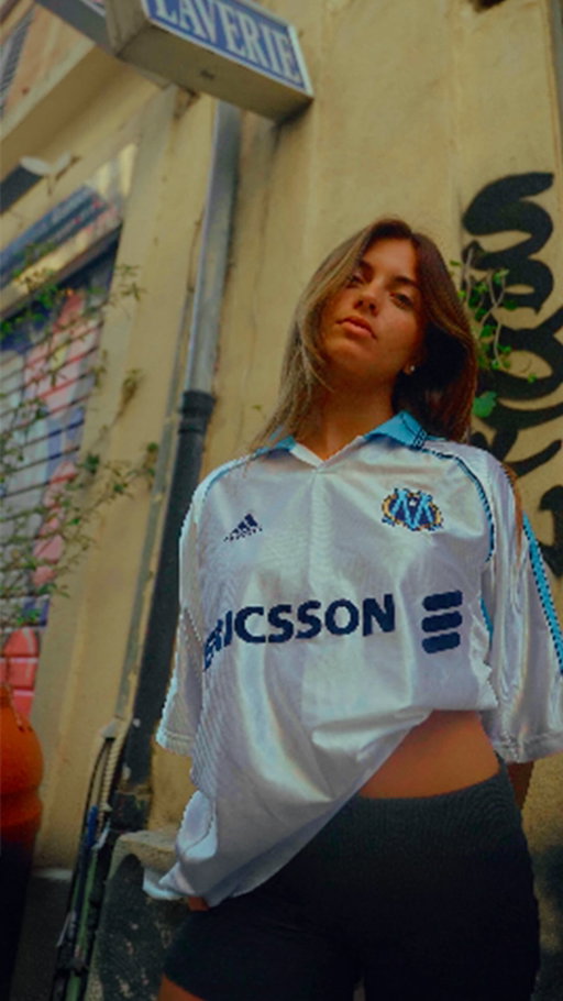 une marseillaise c’est une Summer girl unique en son genre 🩵 @iam_evaqueen 

Styled by @h0neymaia 🤍