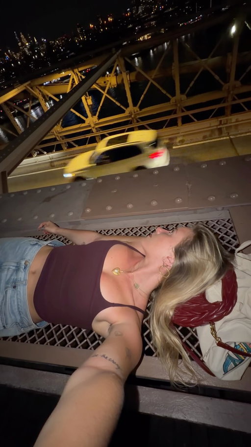 If I’m missing I’m probably here 

#newyork #nyc #brooklynbridge #brooklynbridgeig #deepthoughts