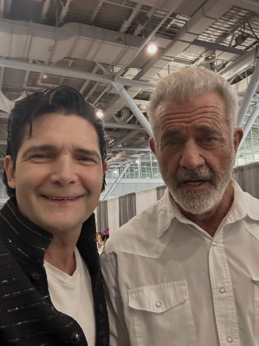 LETHAL WEA-KEND @fanexpoboston W SOME OLD & NEW/ YOUNG FRIENDS!!

GOOD TIMES SEEING ALL THE FANS TJAT CAME OUT 2 C US THIS WEEKEND! ALWAYS A GR8 TIME WHEN IN BOSTON MASS! 

PIC 1: W 1 OF THE GR8EST ACTORS OF ALL TIME @official.mel_gibson WHO OF COURSE STARTED IN ALL 5 LETHAL WEAPON FILME DIRECTED BY R MUTUAL FRIEND/ STEP FATHER #RIPRICHARDDONNER MAKING US ALMOST REL8ED! WE ALSO APPEARED IN 1 SCENE 2GETHER IN HIS FILM #MAVERICK

PIC 2: WITH MELS BROTHER IN ART, #LETHALWEAPON CO STAR & STAR OF 1 OF MY TOP 5 FAVORITE FILMS OF ALL TIME, THE @stevenspeilbergofficial DIRECTED & MAGICALLY BEAUTIFUL #THECOLORPURPLE MR @officialdannyglover 

PIC 3: A LOST BOY MEETS #THEBOYS STARS @cameroncrovetti & @nicholascrovetti IN THE GREEN RM WHEN THEY EXCITEDLY ASKED 4 A PIC, &  WAS HAPPY 2 OBLIGE AS THEY WERE BOTH SUPER SWEET & POLITE YOUNG MEN. 

PIC 4: RIGHT OUT OF THE MOVIES & N2 THE CELLAR W @ratt LEAD SINGER & LEGEND OF METAL MUSIC @septopfuel  WHO JUST HAPPENED 2 B IN TOWN & STOPPED IN 2 GIV A HUG & SHOW SUPPORT.

PIC 5: VIDEO OF THE FELD FANS W8ING IN A LONG LINE @ THE TOP OF THE MORNING ON SATURDAY AS I MADE MY WAY N2 THE CONVENTION. ALWAYS HAPPY 2 C MY PEEPS!! ❤️🙏🏼🎁 

PIC 6: A VERY SERIOUS BOOK MAN! OG FROG BRO @jamisonnewlander & I POSING W 1 OF THE ACTUAL 3 REMAINING @batman NUMBER 14 COMICS AS REFERENCED QUITE HISTORICALLY IN R FILM @the.lostboysfanpage THIS IS THE REAL DEAL! NO HYPE, NO CRACKS ALONG THE EDGES, OR PHANTOM DISCOLORING! BOTTOM LINE IS THIS IS A PRICELESS & VERY SERIOUS BOOK MAN! 

PIC 7: VIDEO OF JAMISON & I STOPPING BY BOSTONS FAMOUS COP SLIDE! I WOULD HT IT BUT STUPIDLY IG NOW LIMITS THE AMOUNT OF HASH TAGES WE CAN USE 2 ONLY 5 PER POST WHICH MAKES IT PRETTY MUCH IMPOSSIBLE 2 INFLUENCE MUCH OF ANYTHING, UNLESS U HAVE LESS THAN 5 THINGS 2 PROMOTE PER POST, WHICH BASICALLY MEANS U R WEAK SAUCE! LOL! ANYWAYS AS U CAN CLEARLY C, COP SLIDE AINT ALL ITS CRACKED UP 2 B!