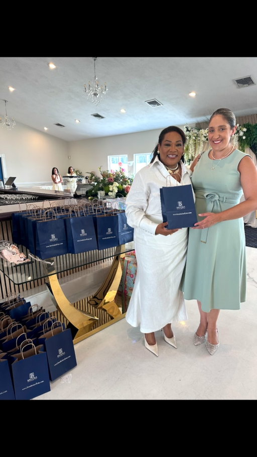Foi um prazer participar do “À mesa com a Luh”, mais um evento preparado pela @luh.maedaalice. Que bom passar a tarde deste domingo com mulheres incríveis, podendo dividir um pouco da minha história, e responder à algumas perguntas. 💖