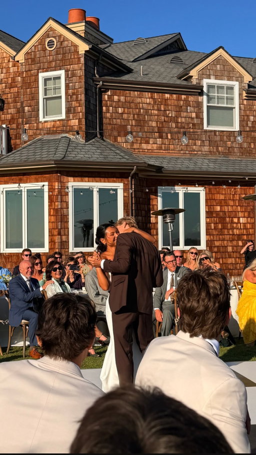 letters & photos from all my friends and family💌 truly the best wedding gift I could ever receive. my wedding really showed me how much love is in my life I CANT STOP CRYING