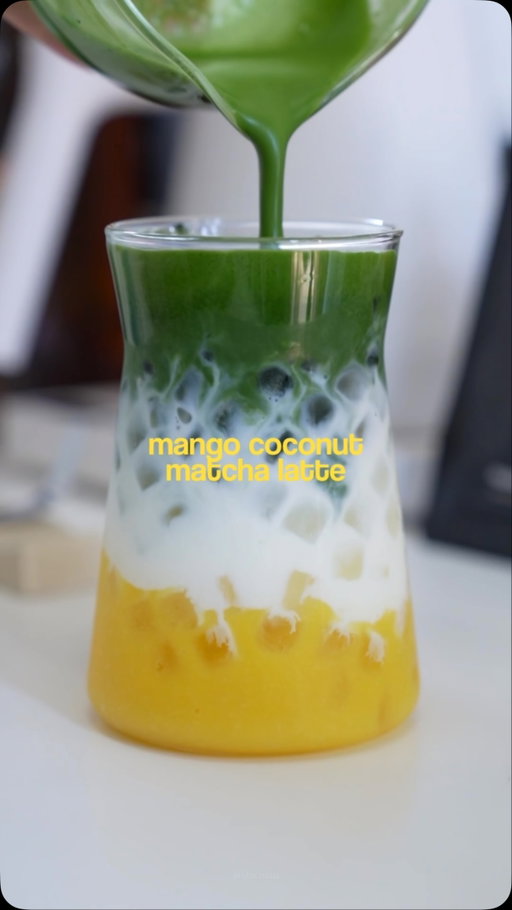 so deep breath honey… grab the matcha, we’re making something delicious 🥭🥥🍵

the mango gives it that fruity sweetness, coconut makes it creamy and smooth and the matcha keeps everything from getting too sweet…mmm i’m obsessed! 

— Pour 50g of mango purée
— 100ml homemade coconut milk 
— Pour your matcha

For mango purée ; 
— 1 mango ( recipe for 4-5 servings )
— Blend it with a tbsp of sugar 
— A splash of water 

For coconut mik ( blend ) ; 
— 1 cup shredded coconut
— 1 cup of water 
— Blend it 30sec, strain and squeeze it.

For matcha ; 
— Sieve 5g of matcha powder
— 50ml of water [ < 80’ ] 
— [ 15ml room temp for paste + 35ml hot water]
— Whisk until it fully dissolved

#matcha #reels #explorepage #mangomatchalatte #foryou