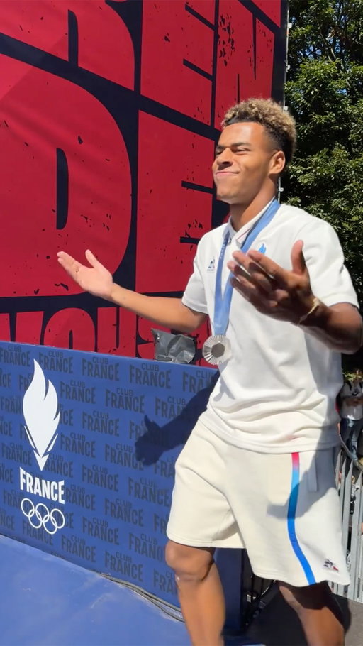 🔥 Il y a deux ans, jour pour jour, nos Bleus mettaient le feu au Club France pour célébrer leur médaille olympique 🇫🇷🥈 

Two years ago today, Les Bleus celebrated their Olympic medal in style.