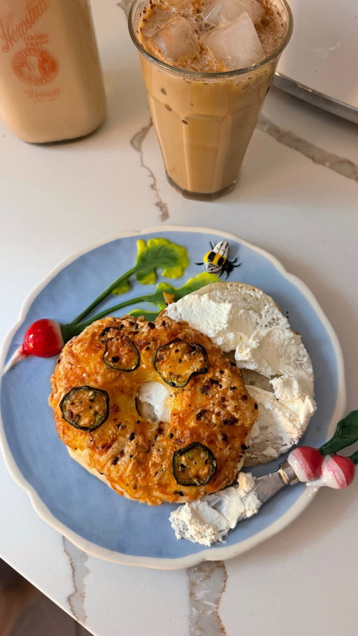 bagels & electrolytes from @goultima is what gets me out of bed in the morning 🤤 shop my favorite ultima flavors at the link in my bio! #ad #UltimaPartner