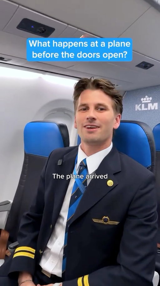 There’s a lot that happens after landing, before the doors can open. ✈️🚪💙 

#KLM #RoyalDutchAirlines #AviationFacts