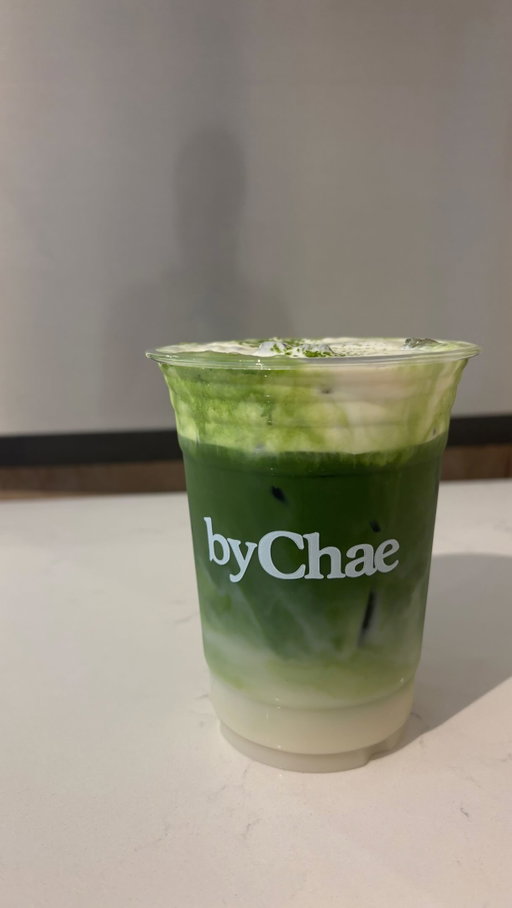 a little commotion for some great matcha in back bay 🍵

not gatekeeping this and in fact shouting it from the rooftops because one of my favorite matcha pop ups in the city has a storefront to call home, and it’s one of the most iconic streets for visitors to explore. Popped in on opening day with my friend Amu for a fun adventure.

I got the classic cream top this time and it was stunning. Mango sticky rice and strawberry are some of the other favorite creative flavors. Congrats you guys!