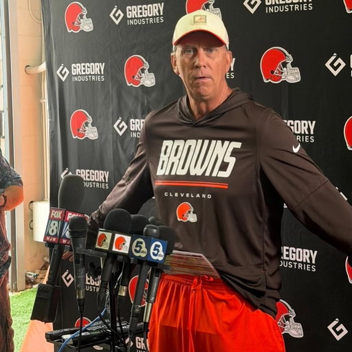 Play sheet tucked into the shorts. This look is about to take the league by storm