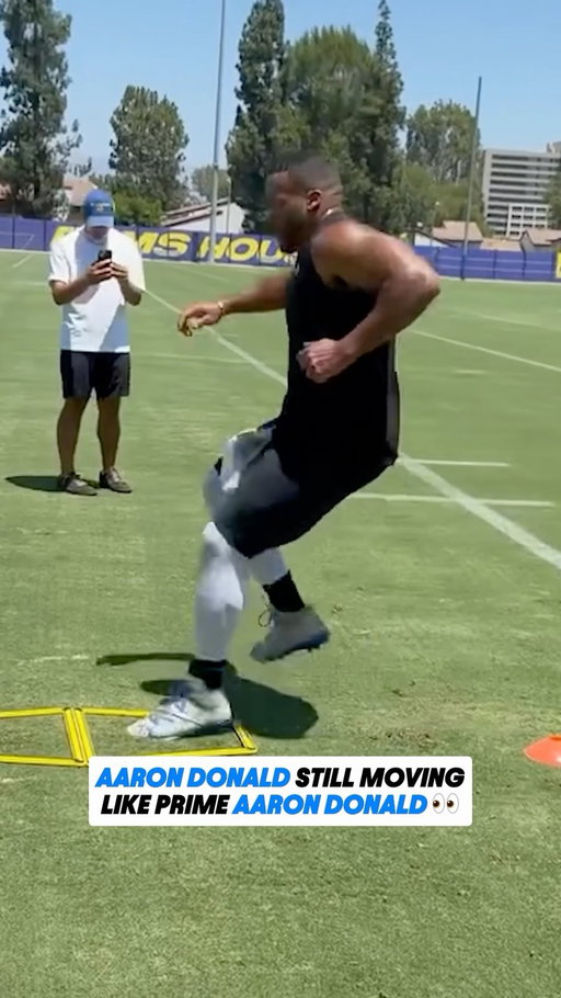 Aaron Donald’s staying in shape 💪

(via @210ths)