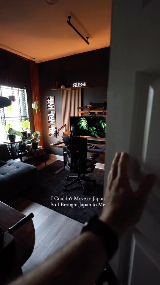 As much as I’d like to, I unfortunately can’t move to Japan…so I designed my workspace to feel like I’m there every single day 
##desksetup #homeoffice #japan