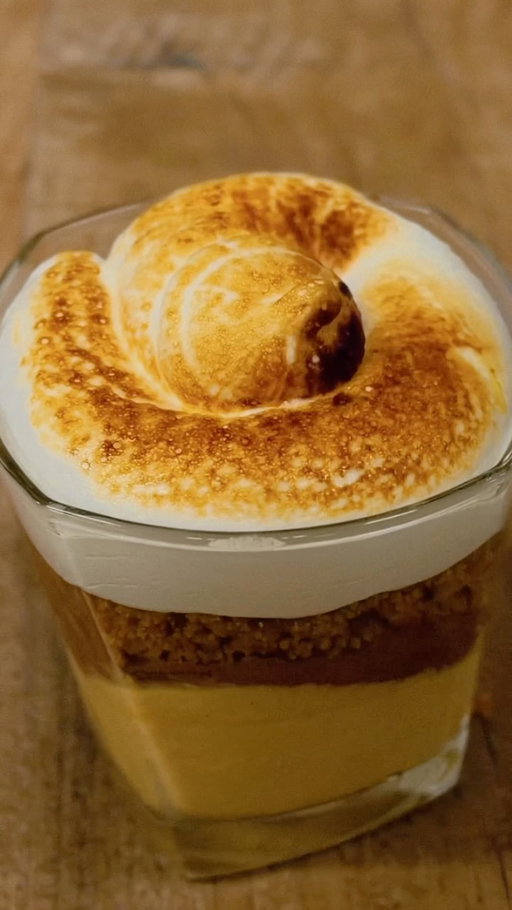The only s'more that comes with a wine pairing. 🍷🔥 Happy #NationalSmoresDay!