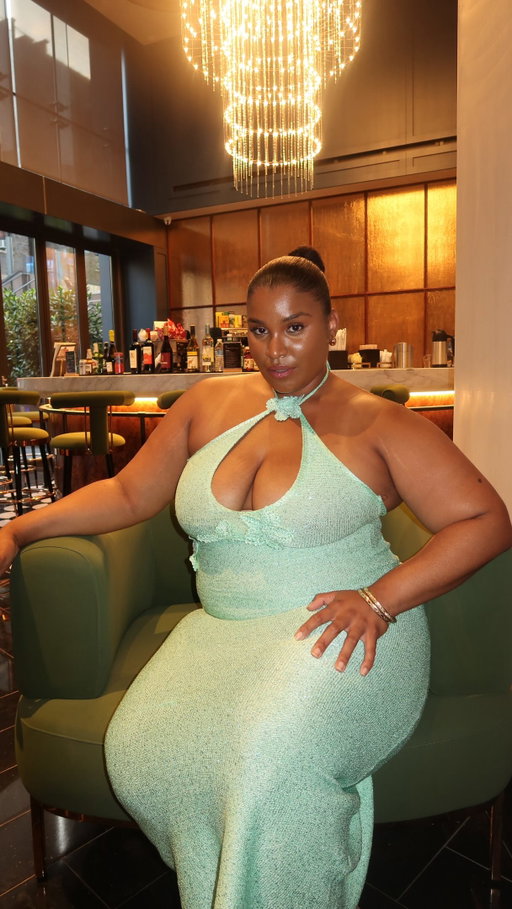 Still becoming. Still glowing. Still dressing like I’ve already arrived. 🥂✨

The best way to save the world is to be best dressed & a little main character energy at #CurlFest. 🩵

Dress: @peppermayo
Sticky Cakes @cakesbody 
Shapewear: @honeylove
Makeup @yslbeauty 

 #PlusSizeFashion #CurvyStyle #BlackGirlMagic #owntheroom